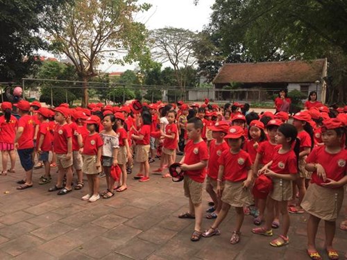 Trường mầm non Ánh Sao tổ chức cho trẻ đi tham quan Đình Thanh Am